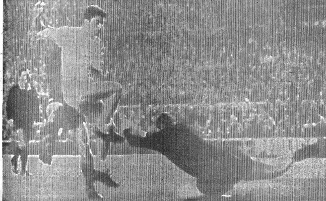 Sanchís y Betancort en una acción del clásico de 1966.