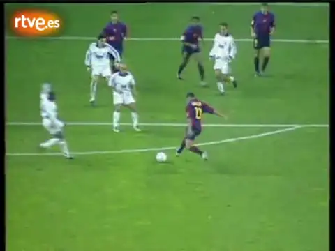 Fotograma de RTVE en 01:00, dentro de la repetición del remate. No equivale a la perspectiva de Casillas ni determina por sí solo la interferencia.