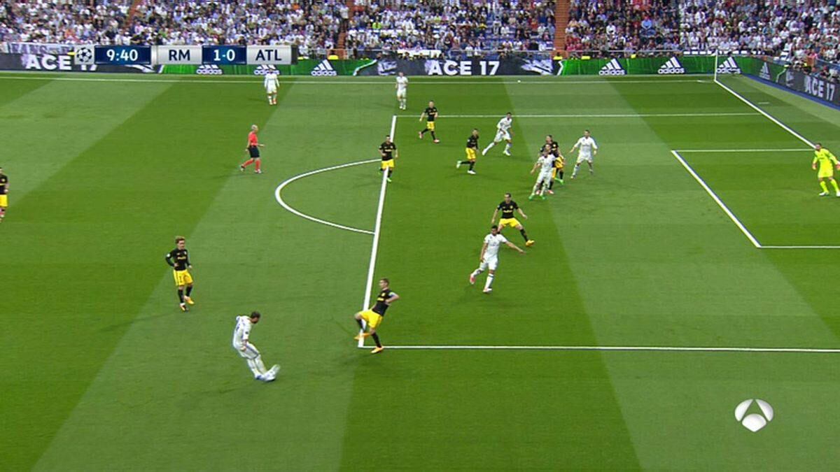 Captura del primer centro de Ramos con Cristiano adelantado respecto a la defensa del Atlético en la semifinal de mayo de 2017.
